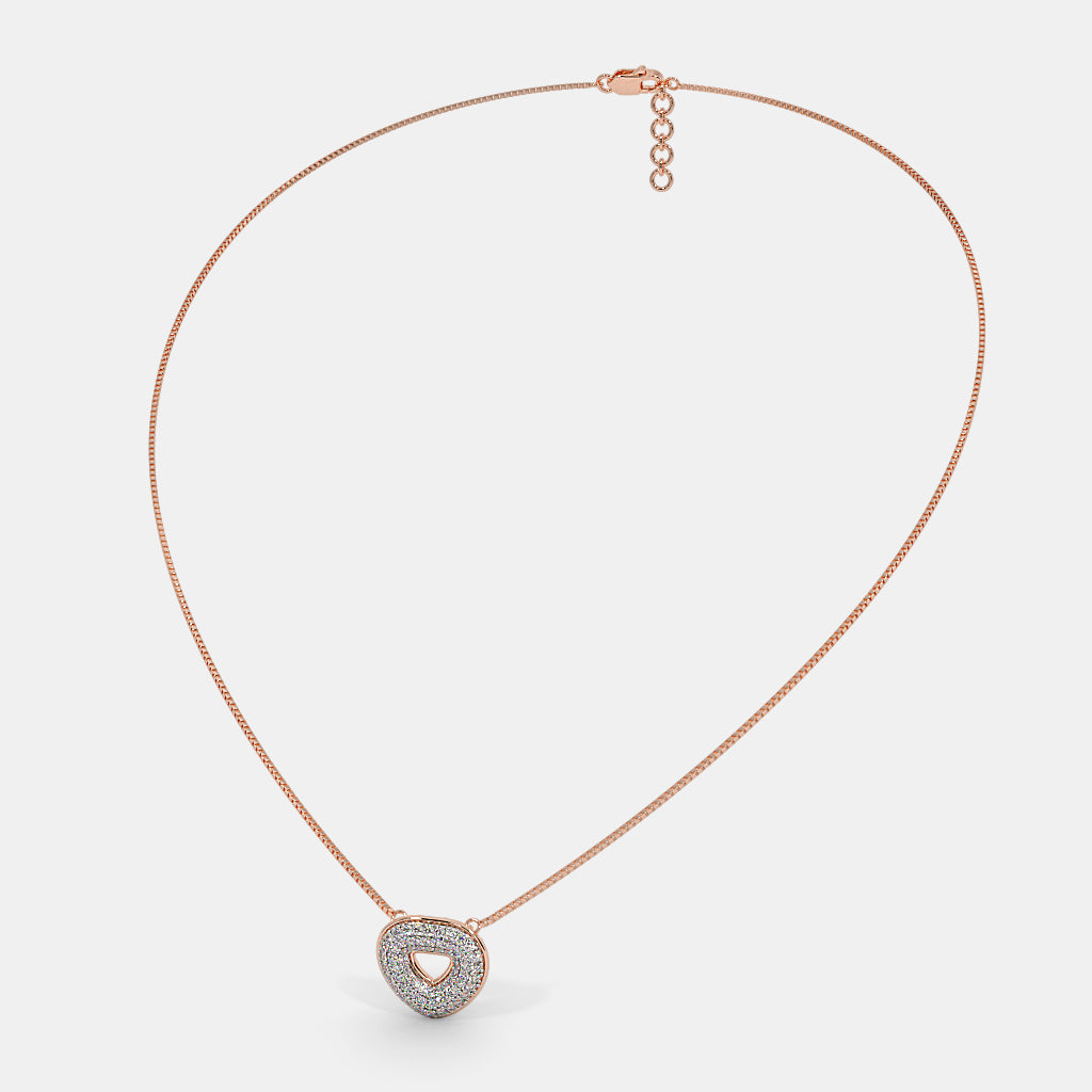 The Tre Estremita Pendant Necklace