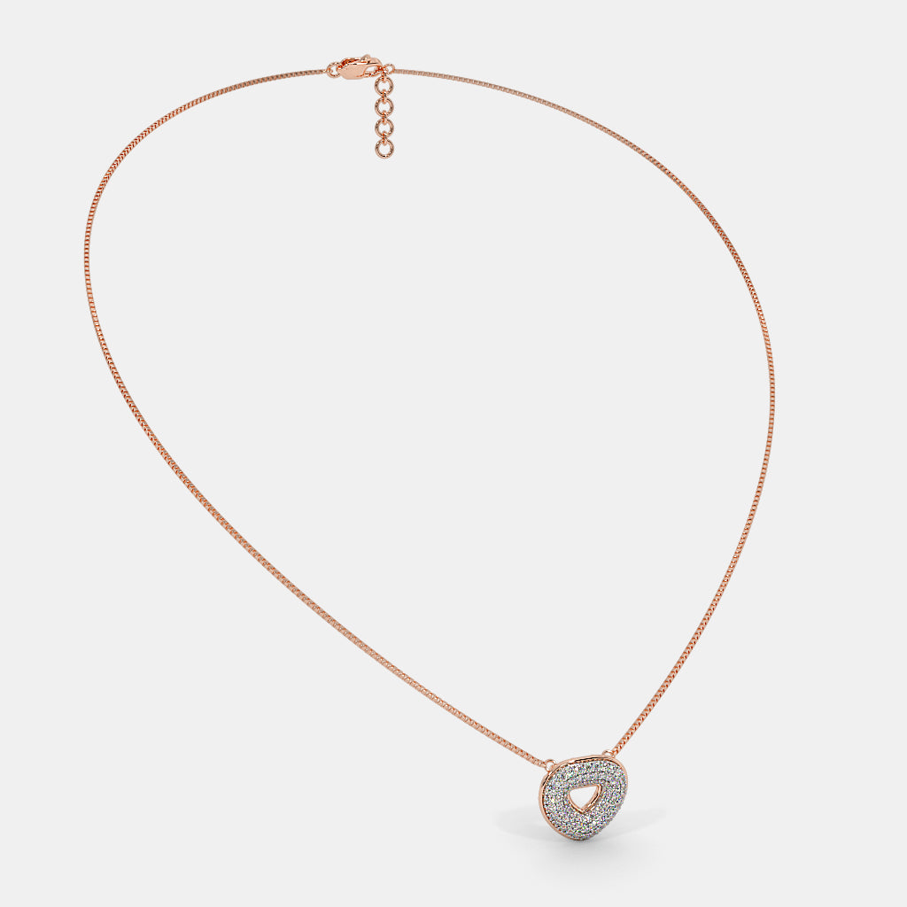 The Tre Estremita Pendant Necklace